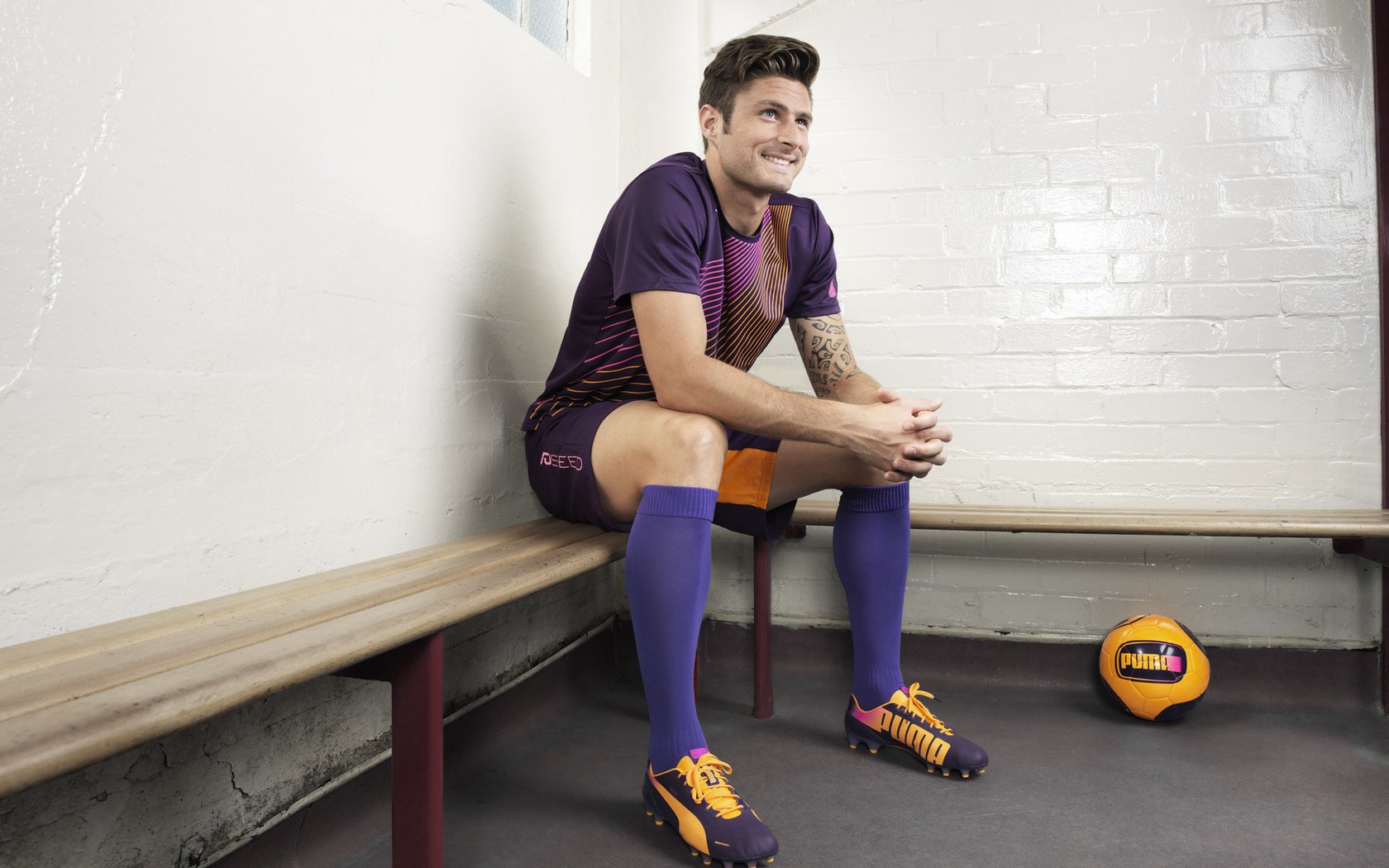 Uzi空降曼联!红魔爆冷逆转曼城,电竞思维颠覆足球战术引全网热议
